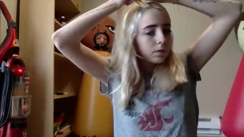 Roxy blue online show from March 12, 5:41 pm