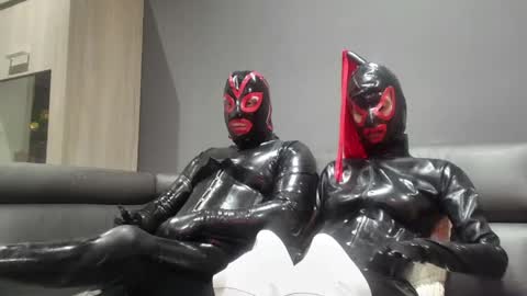 Snapshot of latexboy1986 chatting on May 30, 11:18 am latex boy 38 online show from May 30, 11:18 am