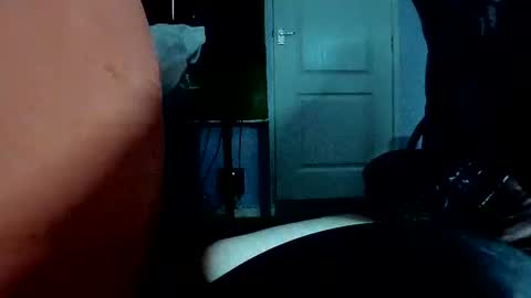 latexchris77 online show from March 6, 9:28 am