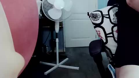 Snapshot of latexchris77 chatting on June 7, 11:14 am latexchris77 online show from June 7, 11:14 am