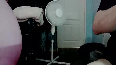 Snapshot of latexchris77 chatting on July 28, 6:53 pm latexchris77 online show from July 28, 6:53 pm