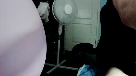 Snapshot of latexchris77 chatting on August 3, 5:50 am latexchris77 online show from August 3, 5:50 am
