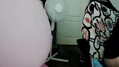 Snapshot of latexchris77 chatting on August 3, 10:43 am latexchris77 online show from August 3, 10:43 am
