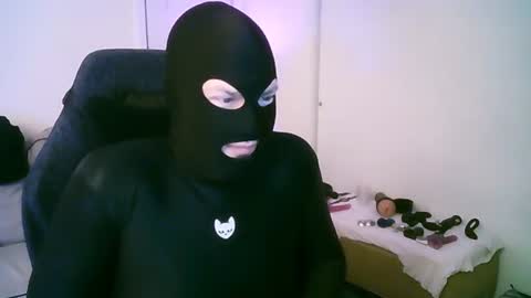 Snapshot of latexminheadroom chatting on June 20, 2:47 am latexminheadroom online show from June 20, 2:47 am