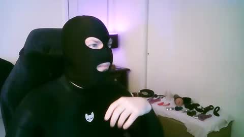 Snapshot of latexminheadroom chatting on July 1, 6:04 am latexminheadroom online show from July 1, 6:04 am
