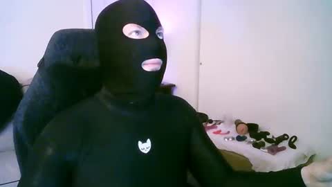 Snapshot of latexminheadroom chatting on July 3, 5:14 am latexminheadroom online show from July 3, 5:14 am