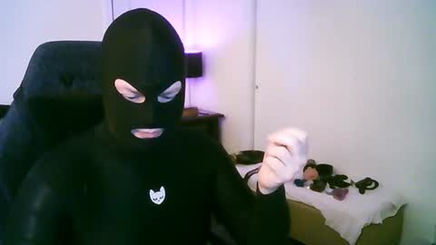 Snapshot of latexminheadroom chatting on July 13, 2:25 am latexminheadroom online show from July 13, 2:25 am