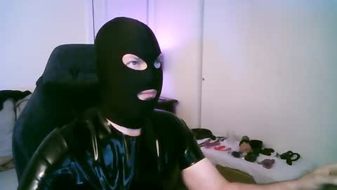 Snapshot of latexminheadroom chatting on July 14, 2:27 am latexminheadroom online show from July 14, 2:27 am