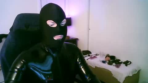 Snapshot of latexminheadroom chatting on July 19, 1:09 am latexminheadroom online show from July 19, 1:09 am