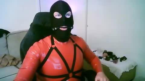 Snapshot of latexminheadroom chatting on July 24, 5:38 am latexminheadroom online show from July 24, 5:38 am
