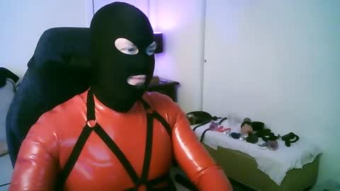 Snapshot of latexminheadroom chatting on July 25, 2:09 am latexminheadroom online show from July 25, 2:09 am