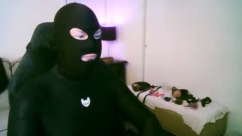 Snapshot of latexminheadroom chatting on July 28, 5:36 am latexminheadroom online show from July 28, 5:36 am