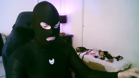 Snapshot of latexminheadroom chatting on August 5, 5:21 am latexminheadroom online show from August 5, 5:21 am