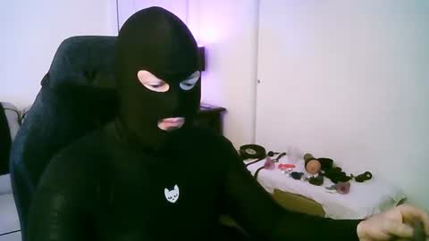 Snapshot of latexminheadroom chatting on August 9, 6:29 am latexminheadroom online show from August 9, 6:29 am
