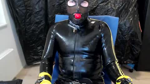 Snapshot of latexslaafboy2 chatting on December 10, 7:05 am latexslaafboy online show from December 10, 7:05 am
