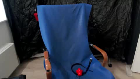 Snapshot of latexslaafboy2 chatting on December 19, 11:29 am latexslaafboy online show from December 19, 11:29 am