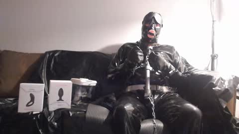 Snapshot of latexslaafboy2 chatting on January 1, 8:58 pm latexslaafboy online show from January 1, 8:58 pm
