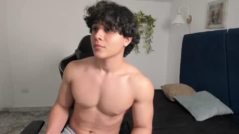Snapshot of latin_beastx chatting on June 15, 8:22 pm latin_beastx online show from June 15, 8:22 pm