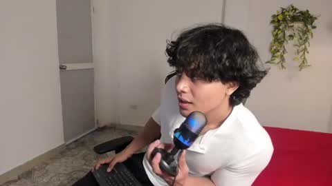 Snapshot of latin_beastx chatting on June 18, 8:24 pm latin_beastx online show from June 18, 8:24 pm