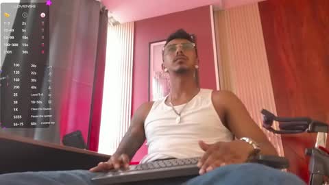 Snapshot of latin_blackmen chatting on May 31, 6:42 pm latin_blackmen online show from May 31, 6:42 pm