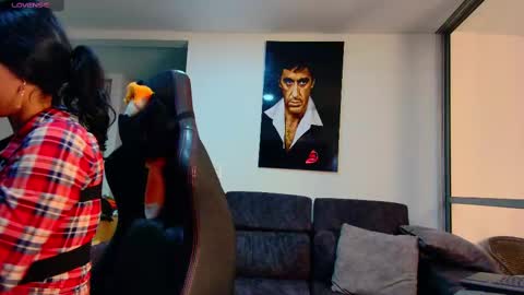 Snapshot of latin_couple77 chatting on March 8, 8:44 am Sara y Andy online show from March 8, 8:44 am