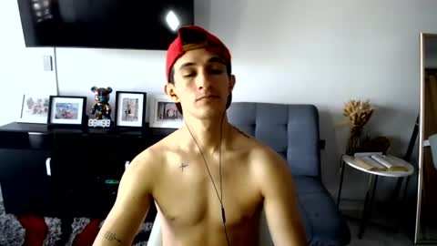 Snapshot of latin_cr7 chatting on August 4, 6:43 pm Steven online show from August 4, 6:43 pm