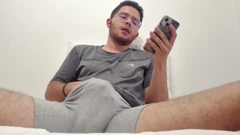 Snapshot of latin_edge chatting on March 10, 8:23 pm Latin edge online show from March 10, 8:23 pm