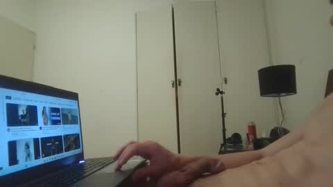 Snapshot of latin_pap chatting on October 27, 12:15 am latin_pap online show from October 27, 12:15 am