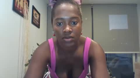 Snapshot of latina033 chatting on March 10, 11:21 pm latina033 online show from March 10, 11:21 pm