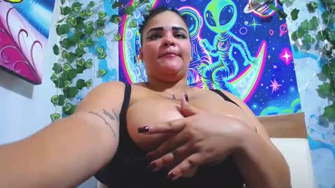 Snapshot of latina_bigboos12 chatting on November 9, 5:39 am latina_bigboos12 online show from November 9, 5:39 am