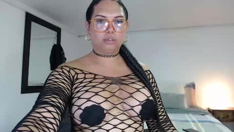 Snapshot of latinaflower_ts chatting on November 2, 4:20 pm FLOR SALVAJE online show from November 2, 4:20 pm