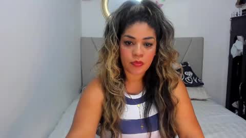 Snapshot of latinamav22 chatting on April 21, 8:34 pm latinamav22 online show from April 21, 8:34 pm