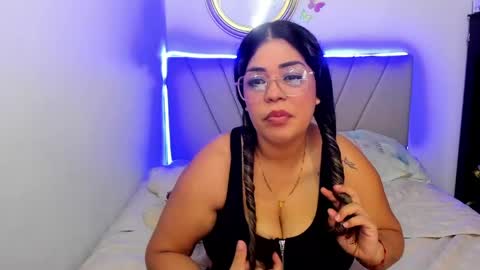 Snapshot of latinamav22 chatting on May 5, 7:00 pm latinamav22 online show from May 5, 7:00 pm