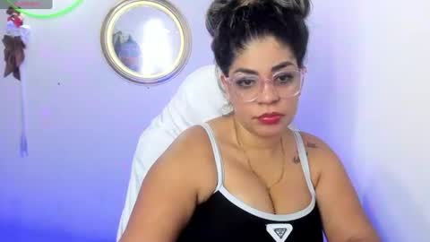 Snapshot of latinamav22 chatting on June 25, 2:44 am latinamav22 online show from June 25, 2:44 am