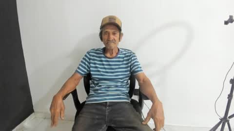 Snapshot of latinaroom178878 chatting on July 14, 12:46 am latinaroom178878 online show from July 14, 12:46 am