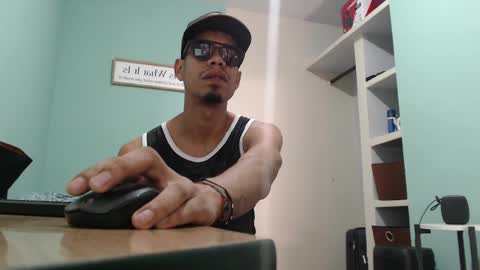 Snapshot of latinbigcrazy chatting on May 29, 4:05 pm latinbigcrazy online show from May 29, 4:05 pm