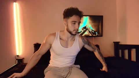 Snapshot of latinboyvip_ chatting on April 21, 2:23 pm LatinBoyVIP Colombian online show from April 21, 2:23 pm