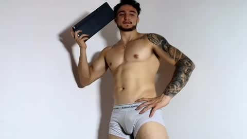 Snapshot of latinboyvip_ chatting on June 3, 3:31 am LatinBoyVIP Colombian online show from June 3, 3:31 am