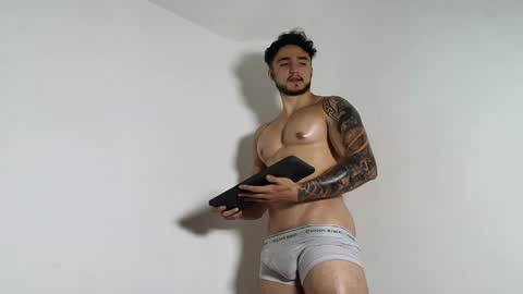 Snapshot of latinboyvip_ chatting on June 7, 1:43 am LatinBoyVIP Colombian online show from June 7, 1:43 am
