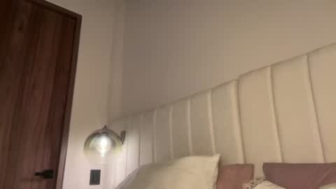 Snapshot of latinella chatting on July 27, 4:30 am Hi - online show from July 27, 4:30 am