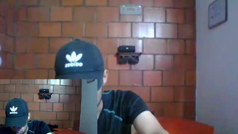 Snapshot of latinmansmoking chatting on September 25, 3:43 am latinmansmoking online show from September 25, 3:43 am