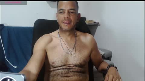 latinmartin254 online show from May 6, 1:47 am