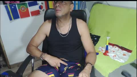 latinmartin254 online show from June 14, 5:09 am
