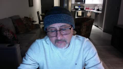 Snapshot of latinnous chatting on December 9, 2:24 am QS - INDEPENDENT MODEL online show from December 9, 2:24 am