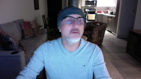 Snapshot of latinnous chatting on December 21, 10:40 pm QS - INDEPENDENT MODEL online show from December 21, 10:40 pm