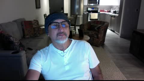 Snapshot of latinnous chatting on December 23, 2:35 am QS - INDEPENDENT MODEL online show from December 23, 2:35 am