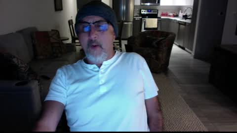 Snapshot of latinnous chatting on December 23, 5:39 am QS - INDEPENDENT MODEL online show from December 23, 5:39 am