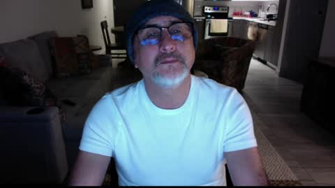 Snapshot of latinnous chatting on December 24, 2:32 am QS - INDEPENDENT MODEL online show from December 24, 2:32 am