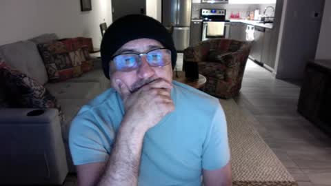 Snapshot of latinnous chatting on January 18, 8:52 am QS - INDEPENDENT MODEL online show from January 18, 8:52 am