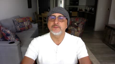 Snapshot of latinnous chatting on January 19, 6:21 pm QS - INDEPENDENT MODEL online show from January 19, 6:21 pm